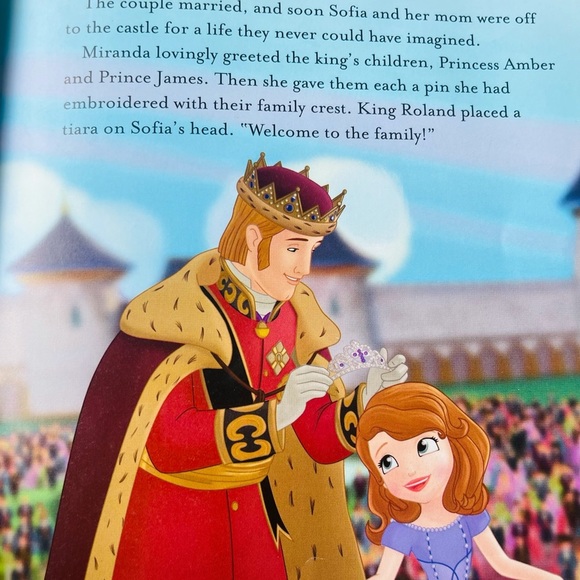 Sofia the First Read-Along Storybook: Once Upon a Princess - Picture 4 of 11